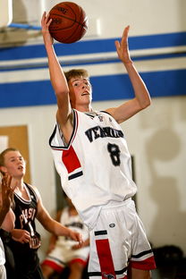 开云体育链接-替补球员是否在关键比赛表现更专注稳定，替补球员应从什么位置入场