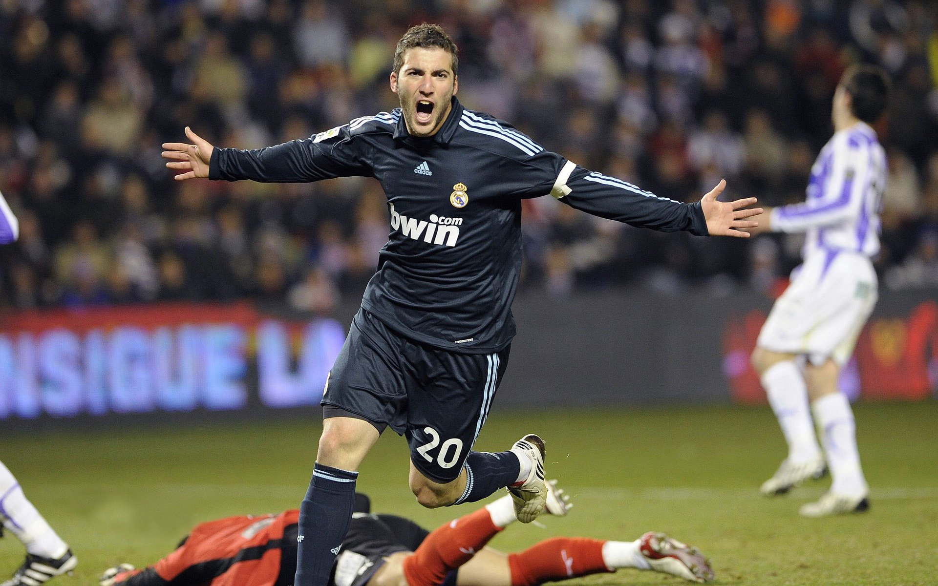 高校运动营养知识普及活动开展广泛,运用运动营养学的知识谈谈大学生如何营养膳食